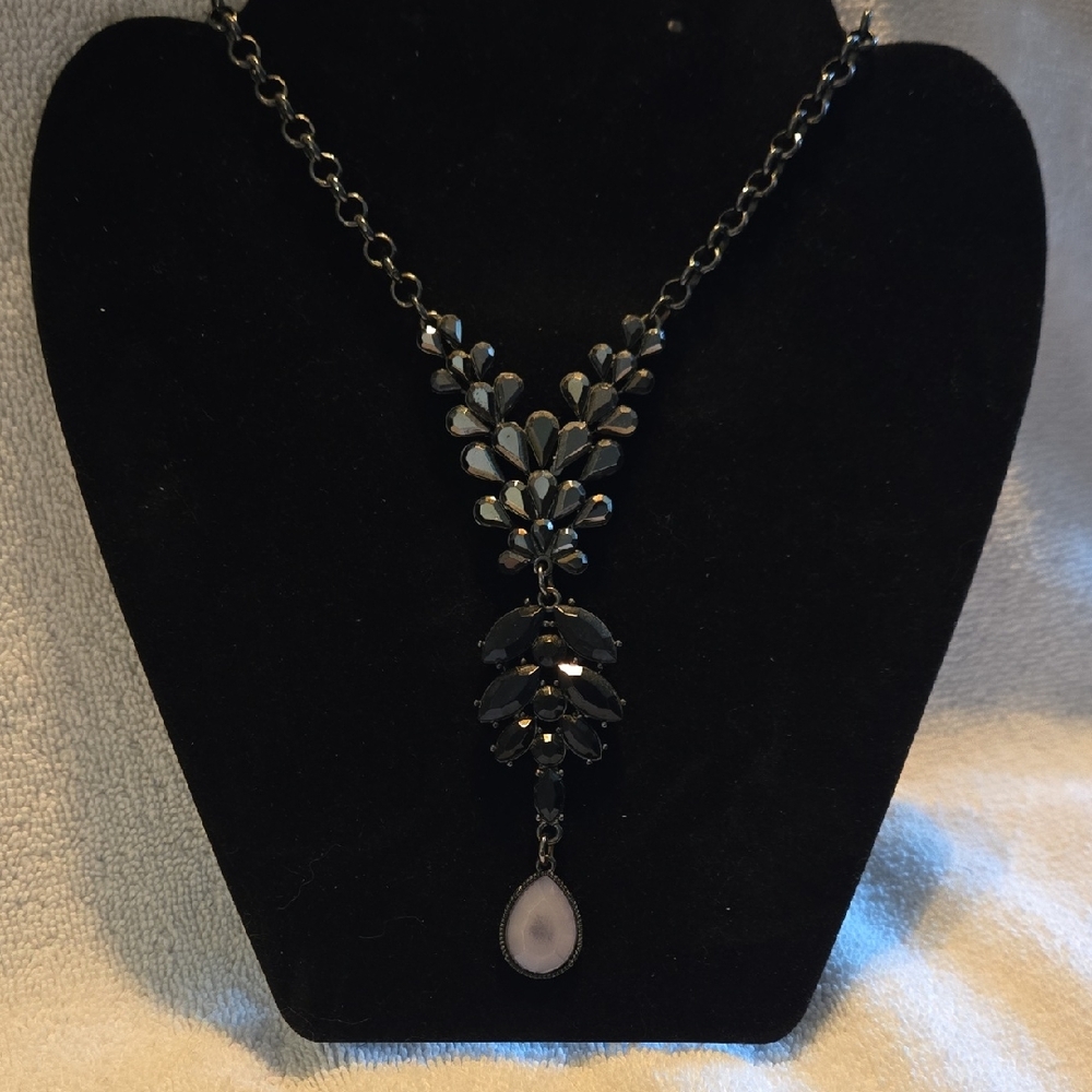 20" Elegant Black Crystal Teardrop Necklace